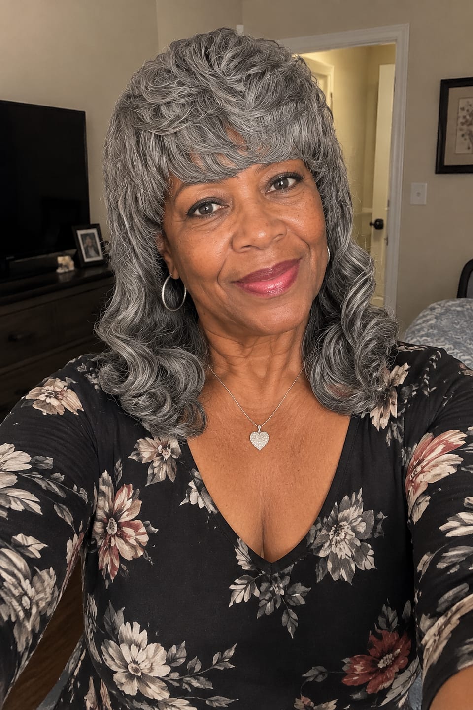 Customer photo review of Luvwin Salt And Pepper Pixie Cut Wigs Glueless Mullet Wigs With Bangs