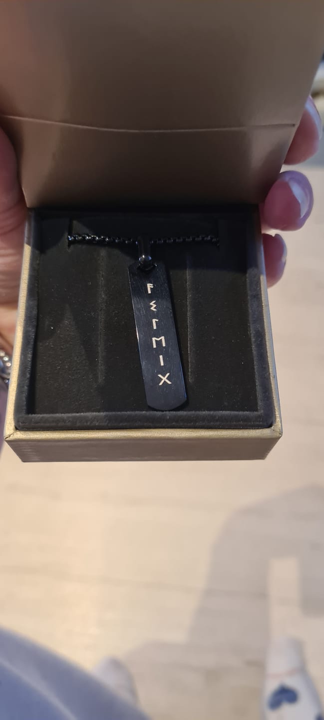 Customer photo review of Collier Runes Viking Gravé Homme