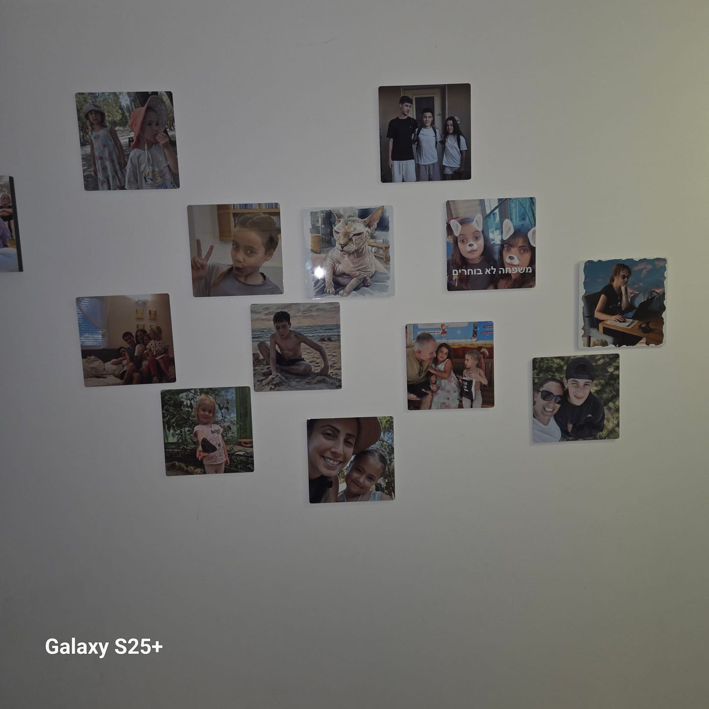 Customer photo review of קיר תמונות מתמגנטות