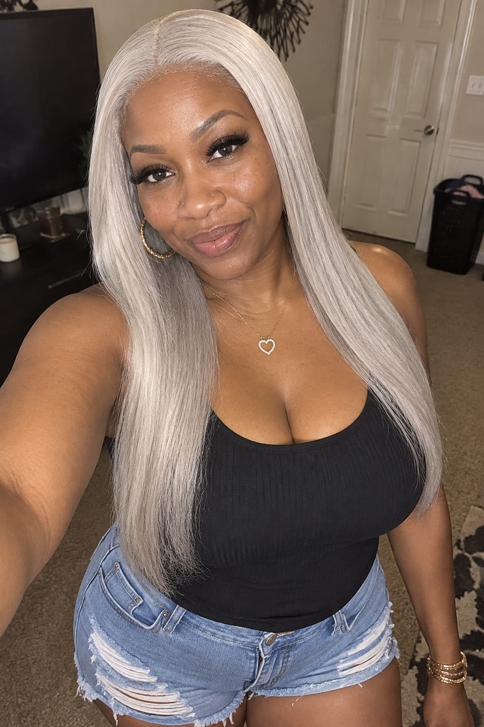 Customer photo review of Luvwin 13x4 Lace 95% White Salt and pepper Straight Platinum Blonde 100% Glueless Human Hair Wig