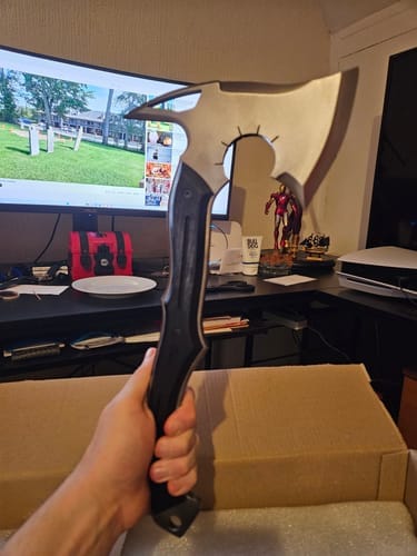 Customer photo review of Full tang tomahawk "Requiem" for outdoor tasks