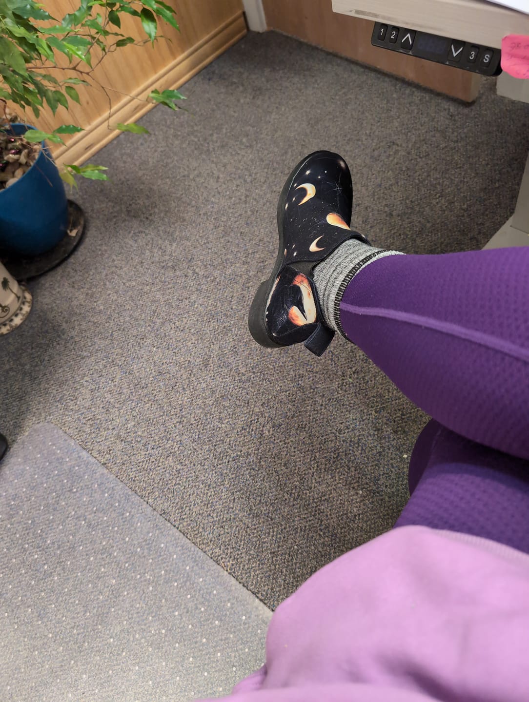 Customer photo review of Oracle Raven Chelsea Boots