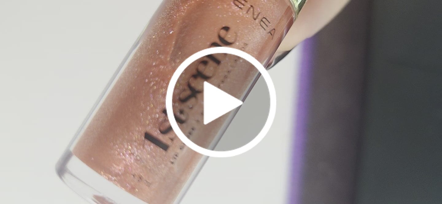 Customer video review of LIP GLOSS  1ST SCENE