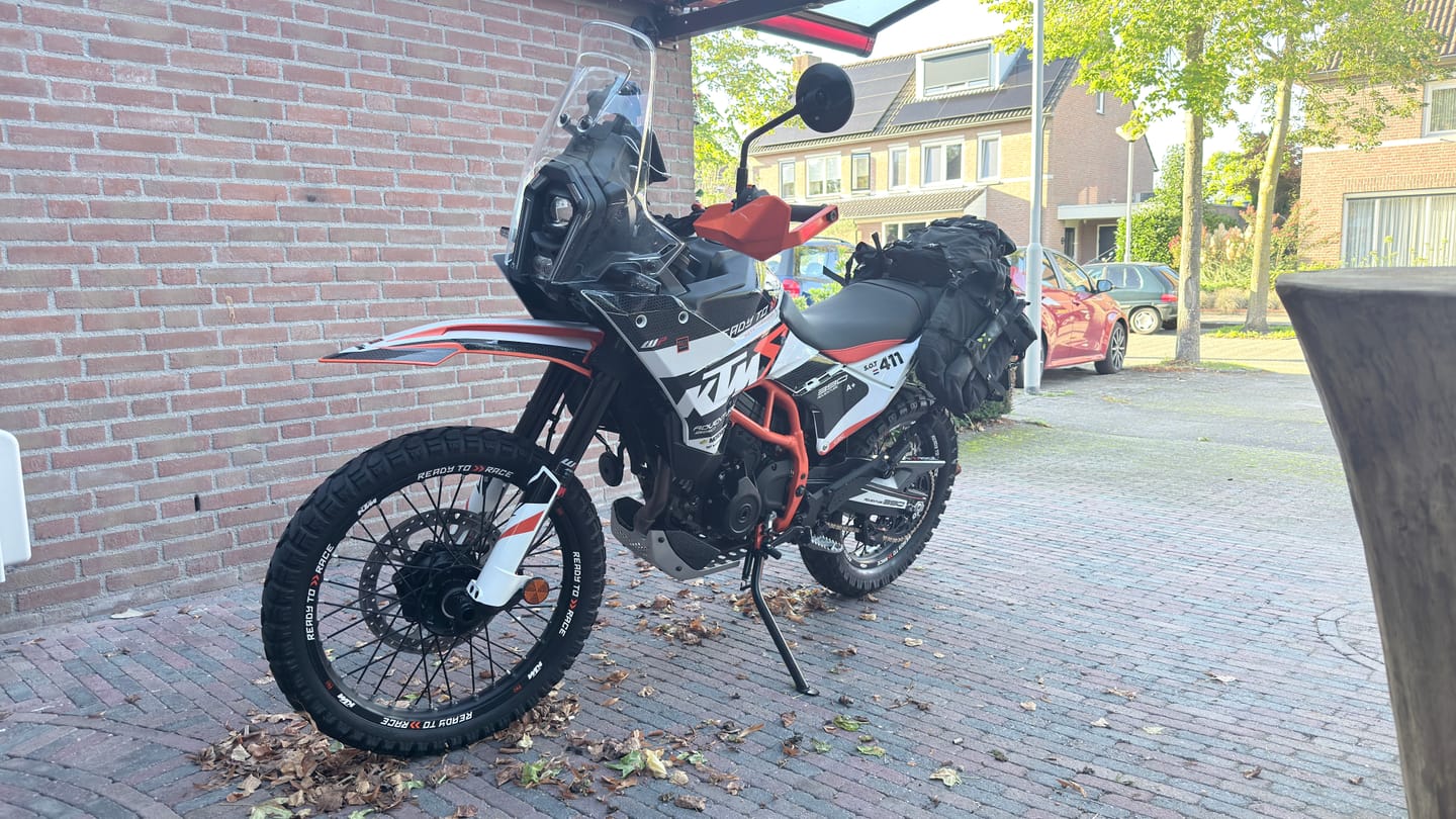 Customer photo review of KTM 690 SMC-R 2026 GRAPHICS - "RR-Tech 2.0.2.2" (White)