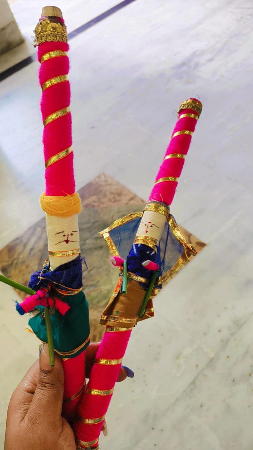 Customer photo review of Wooden handmade Raja Rani Dandiya Sticks for Dance - Navratri Festival , Wedding Favors & Return Gifting 🎁