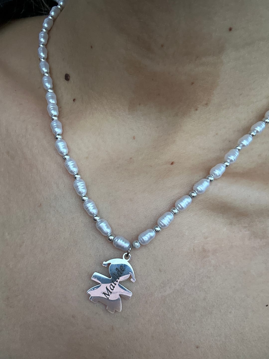 Customer photo review of Girocollo perline con bambini e incisione