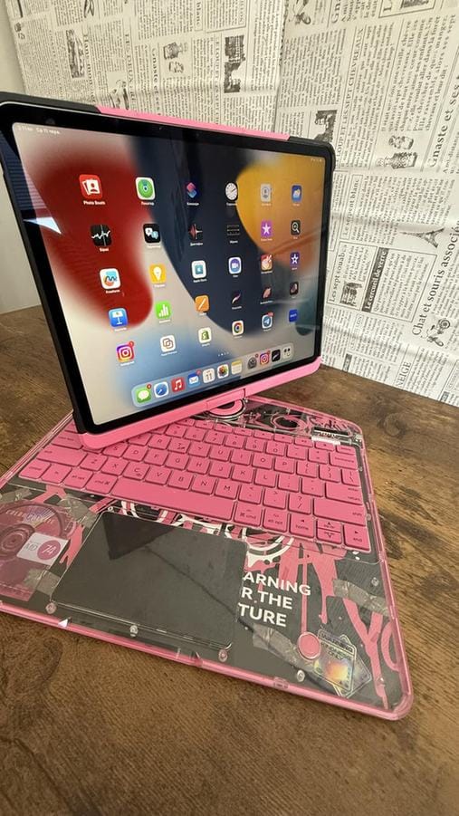 Customer photo review of Y2K Style Rotating iPad Keyboard Case