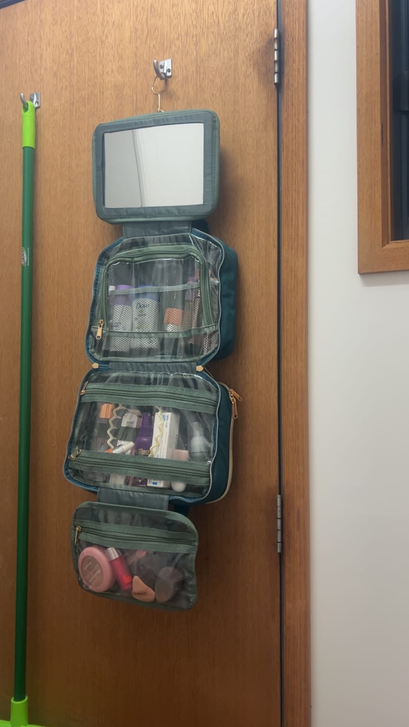 Customer photo review of GLASARI On-The-Glow Cosmetic Case
