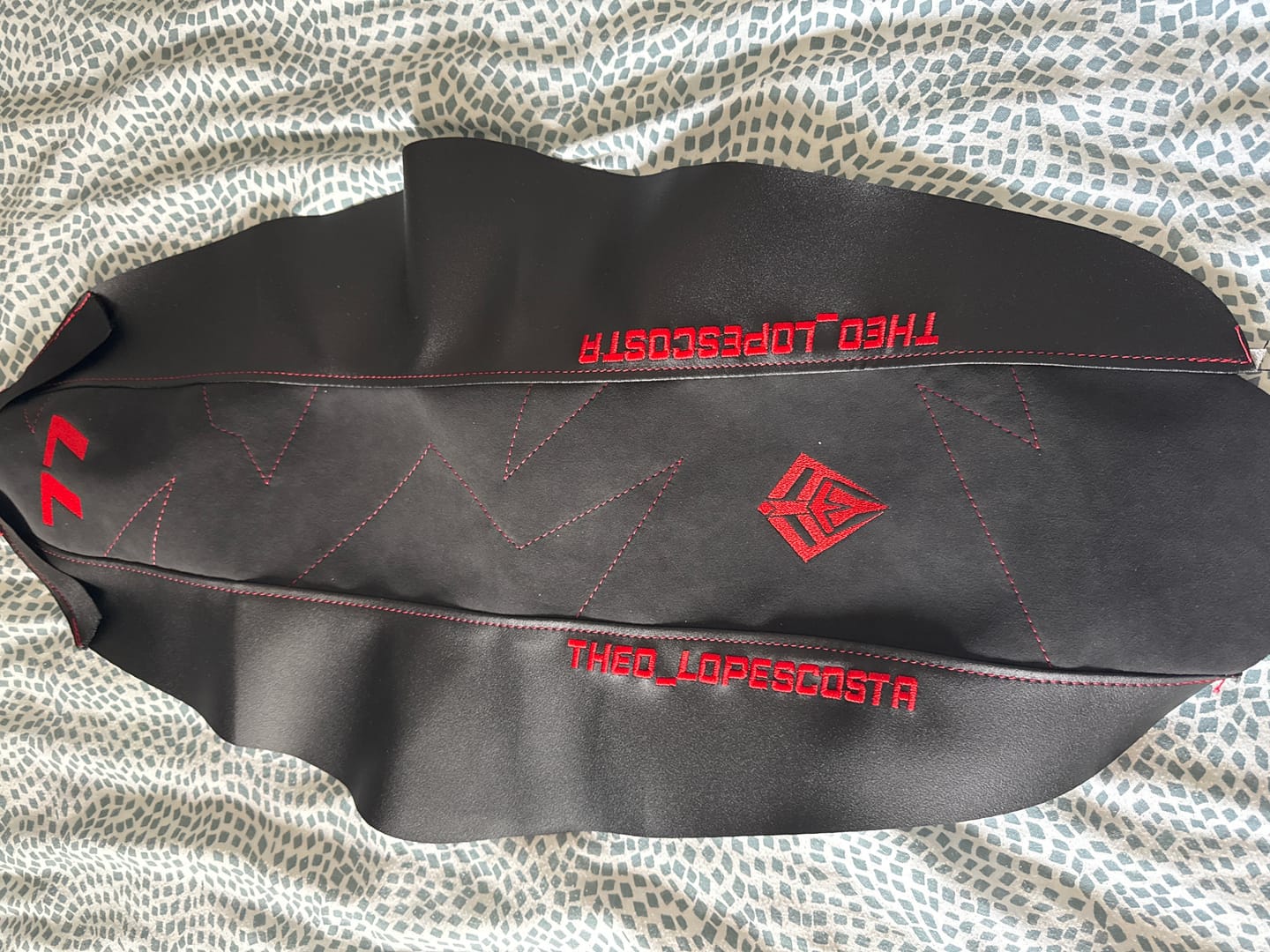Customer photo review of Housse De Selle - FIFTY PREMIUM ALCANTARA - Rouge