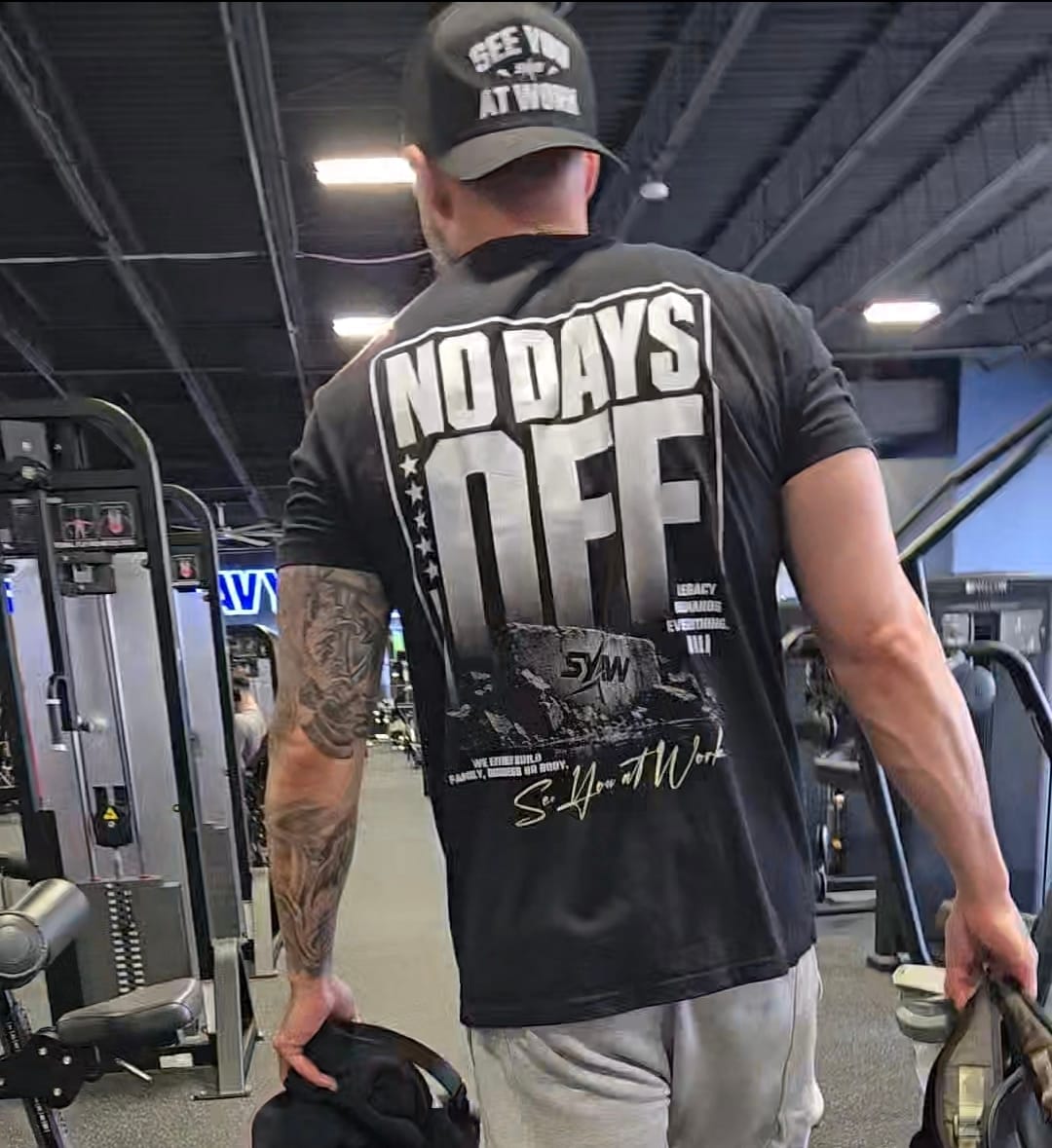 Customer photo review of SYAW "NO DAYS OFF" Tee (S-4XL)