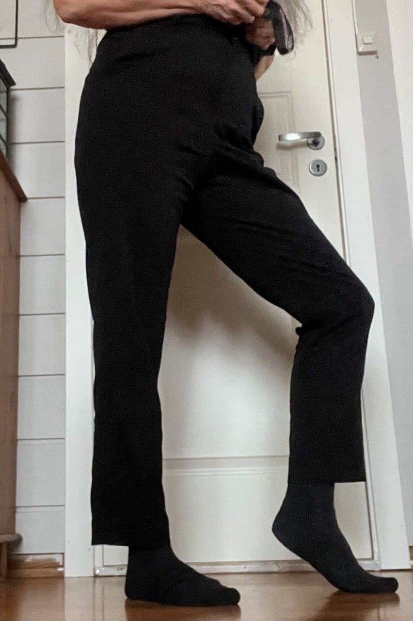 Customer photo review of Frida Pants med gylf - bukse med høyt liv - svart