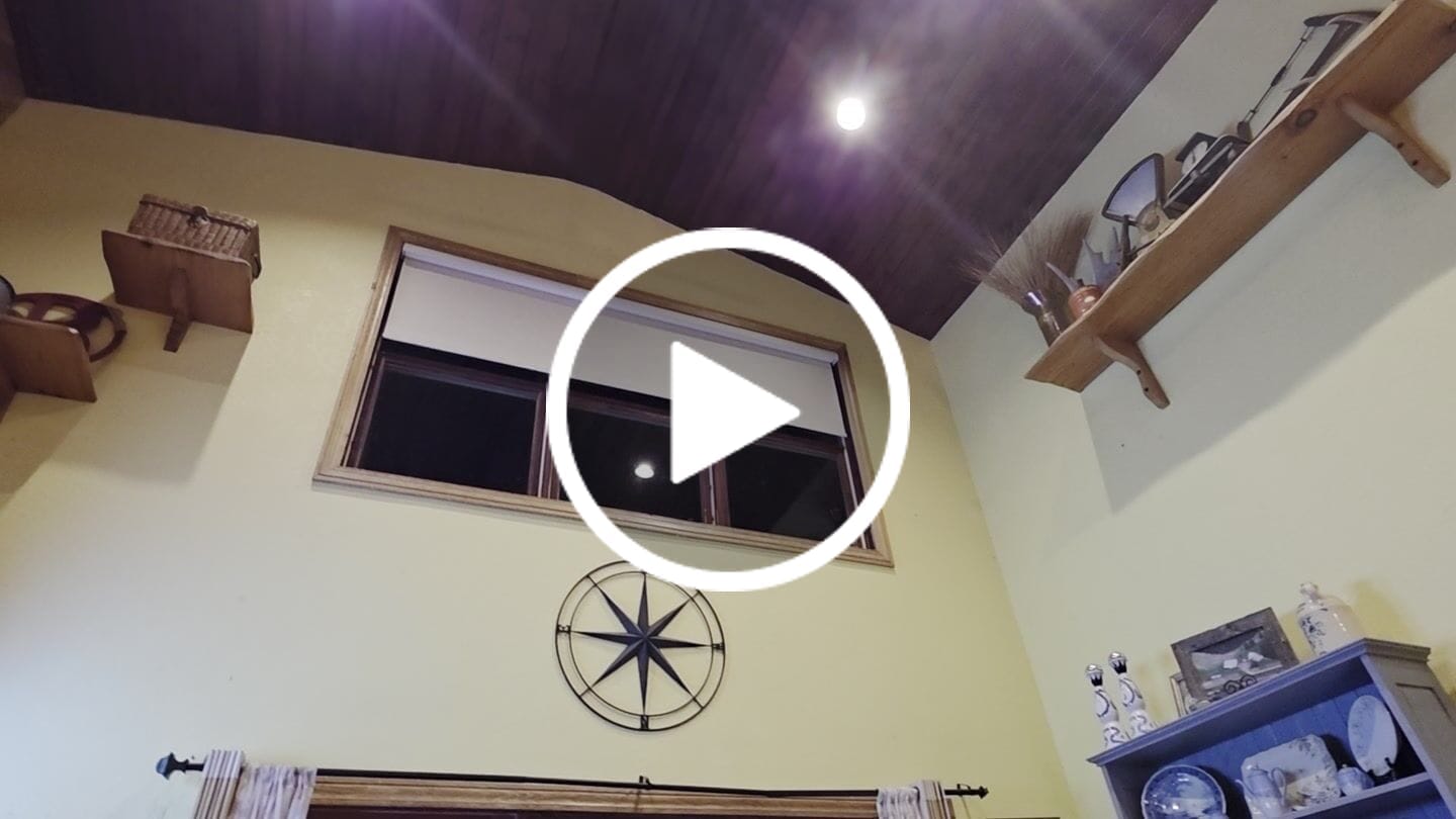 Customer video review of SmartWings Motorized Roller Shades 100% Blackout Linen
