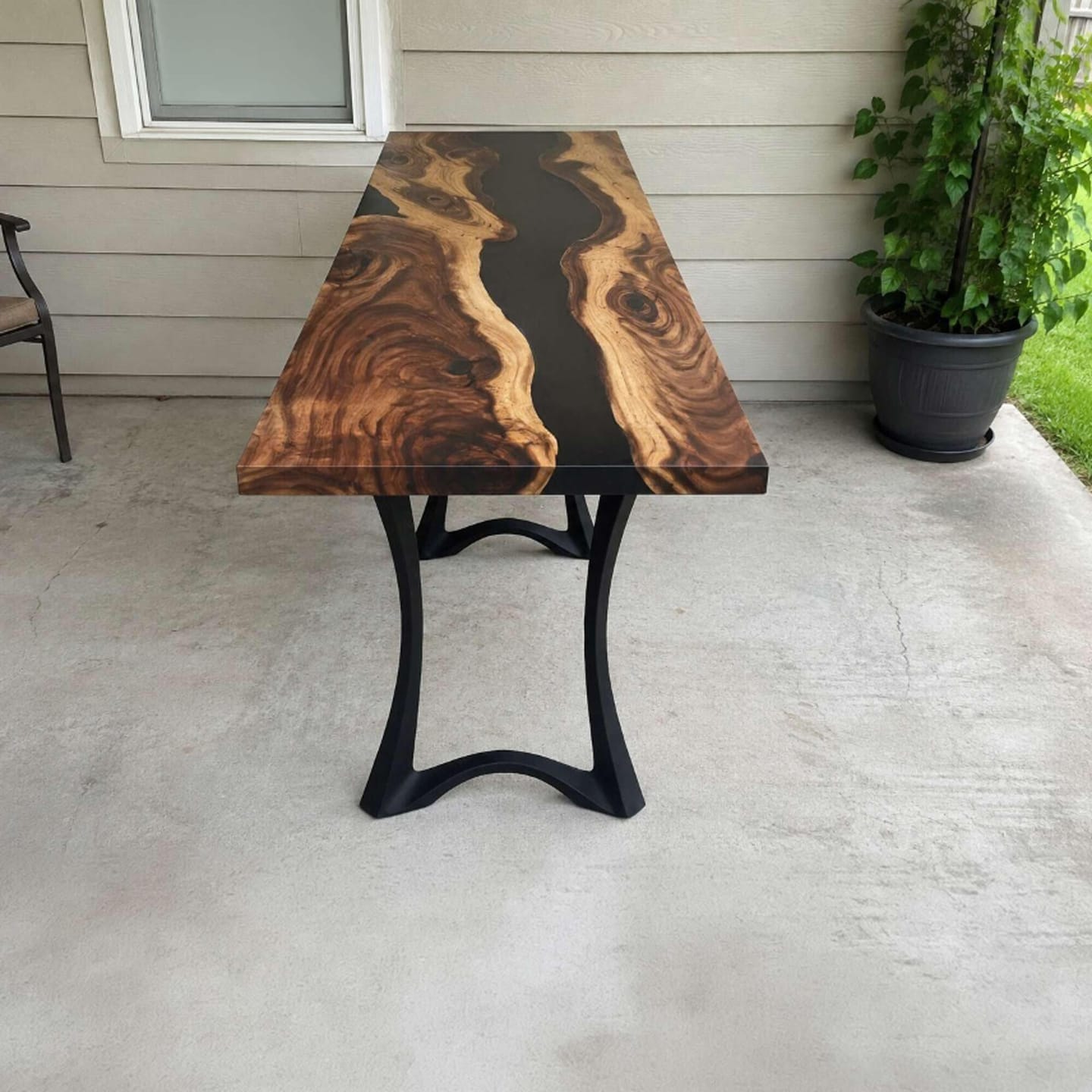 Customer photo review of Dining Table for Unique Natural Wood Top Design - 403 Tangen