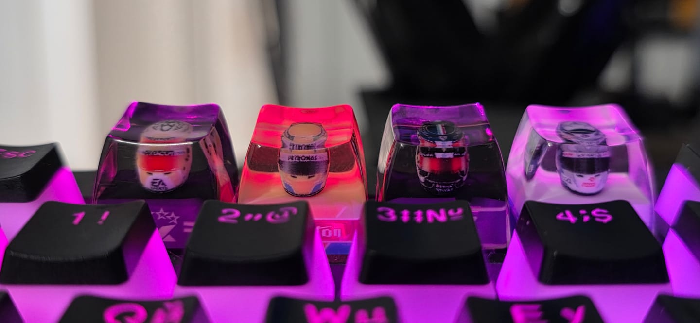 Customer photo review of KEYMOJI STUDIO Max Verstappen Tuş Başlığı