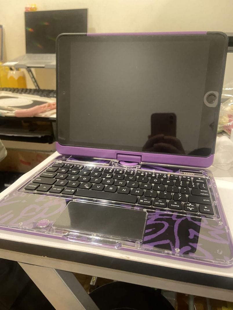 Customer photo review of Y2K Style Rotating iPad Keyboard Case
