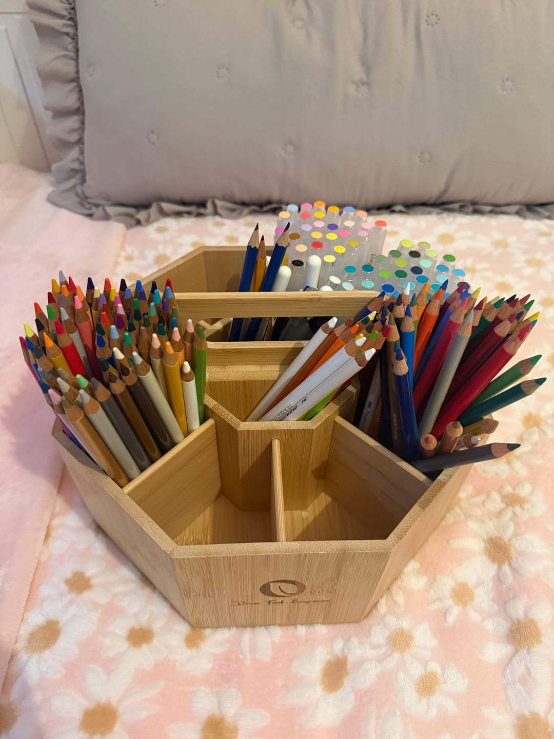 Customer photo review of Ohuhu 360° Bamboo Rotating Marker Organizer
