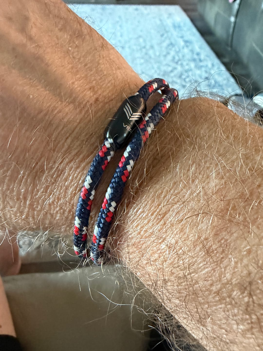Customer photo review of Paracord Bracelet Magnetic Blue Red