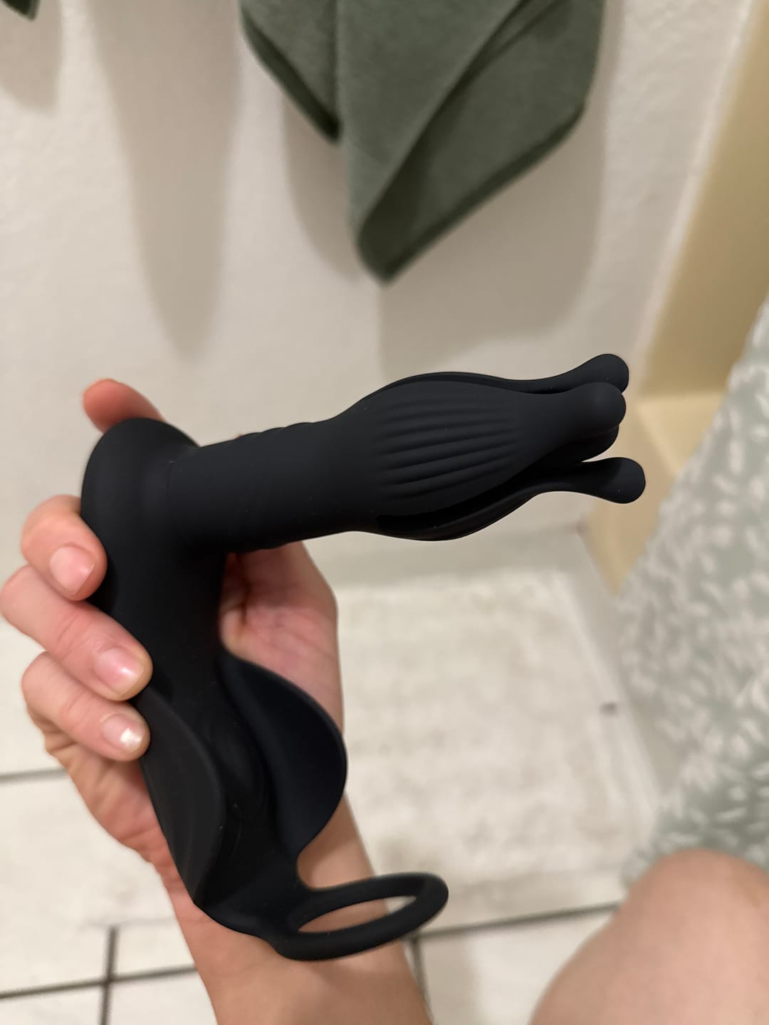 Customer photo review of Hellflower II – Expanding Anal Vibrator with Cock Ring – Prostate & Perineum Massager