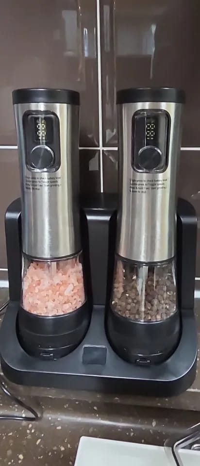 Customer photo review of Cozymere Electric Salt & Pepper Grinder Set