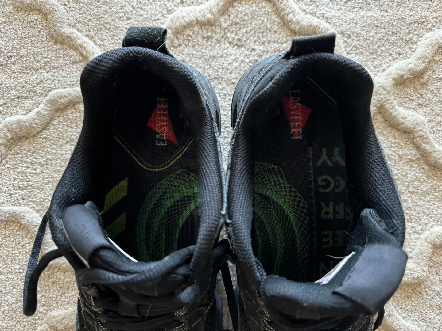 Customer photo review of EASYFEET Hiking Lime Kinergy - Neutral Trail Insoles for Hiking Support (Low Arch)