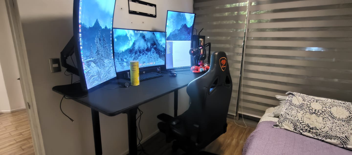 Customer photo review of SOPORTE TIPO BRAZO SIMPLE PARA MONITOR 17-32", GAS SPRING, 10KG, NEGRO, DINON