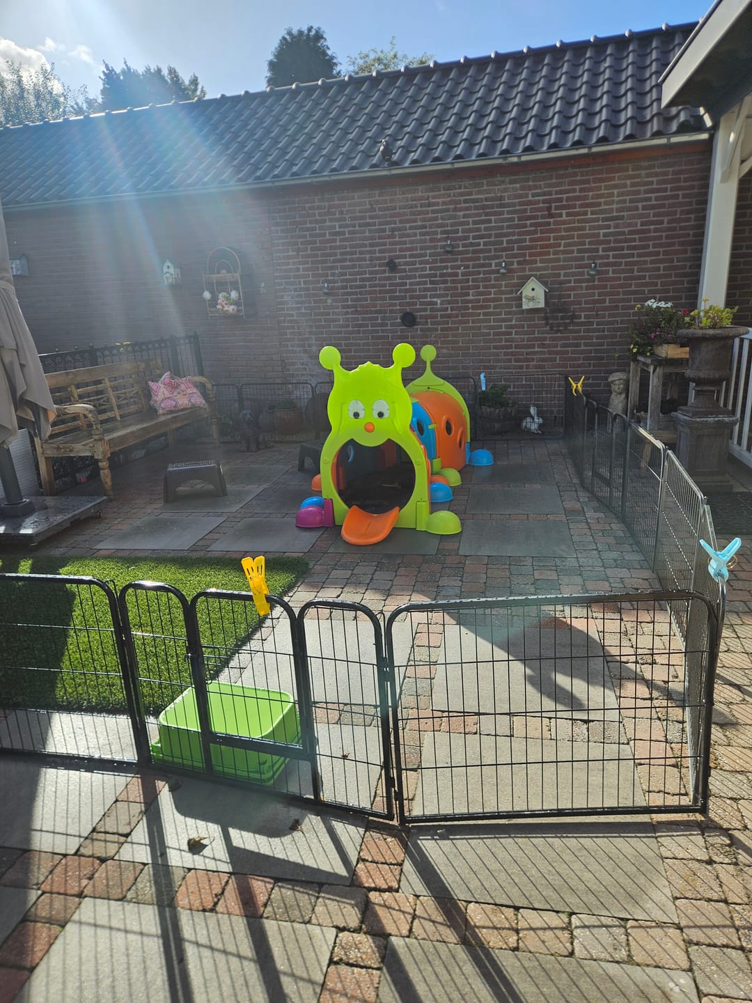 Customer photo review of Avalo Puppyren Ø210cm Opvouwbaar Zwart - 8 panelen 80x60cm - Dierenren / Konijnenren / Hondenren