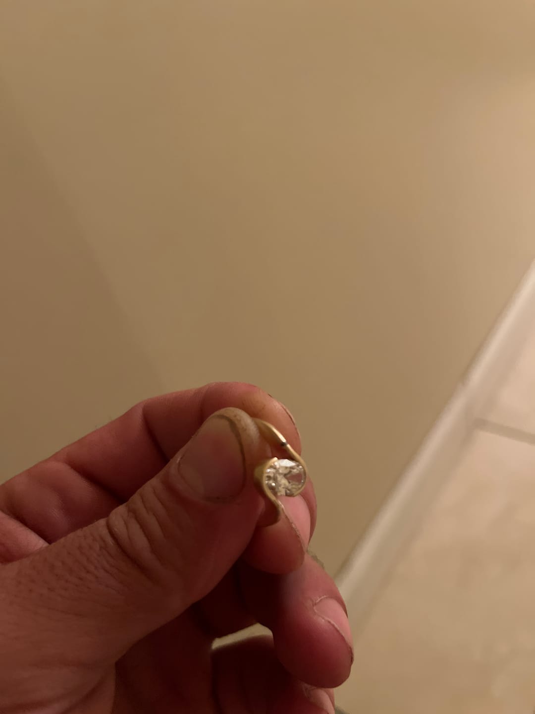 Customer photo review of Gleny 1.5 Carat Oval Cut Bypass Lab Grown Diamond Engagement Ring in 14k Yellow Gold