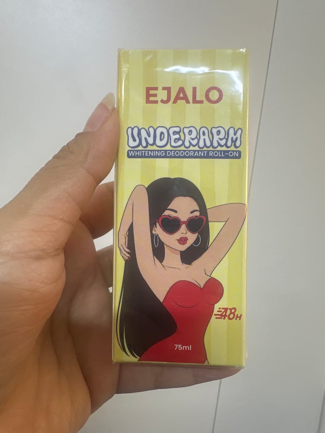 Customer photo review of Underarm & Bikini Whitening Roll-On Deodorant -75ml