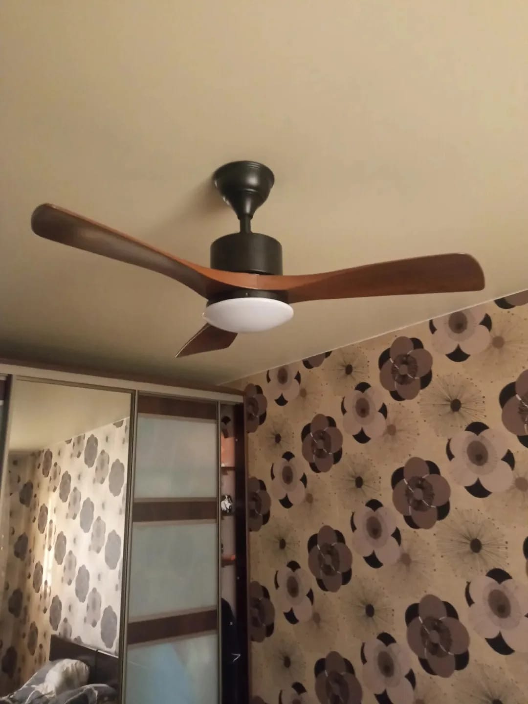 Customer photo review of Wood Ceiling Fan with Light, 106 to 132 cm, Remote Dimming
