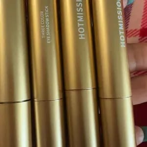 Customer photo review of Ombretti Stick Long Lasting Waterproof con Effetto Perlato