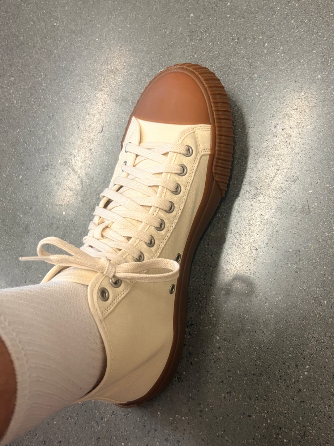 Customer photo review of Center High-Top Off-White/Gum