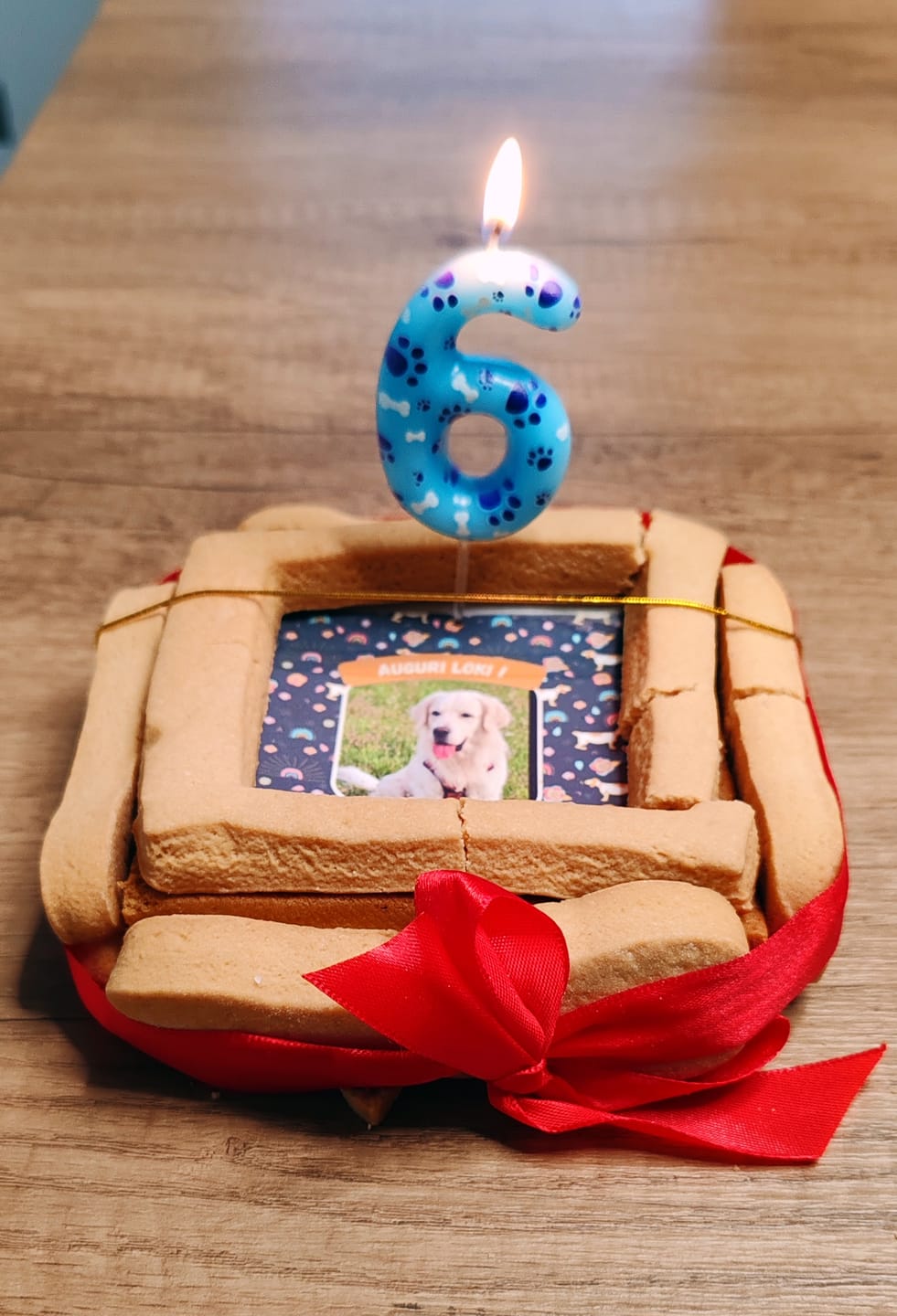 Customer photo review of BiscoBau Fotogenica Torta Per Cani con Fotografia e Messaggio (senza decorazioni di glassa o pasta di zucchero)