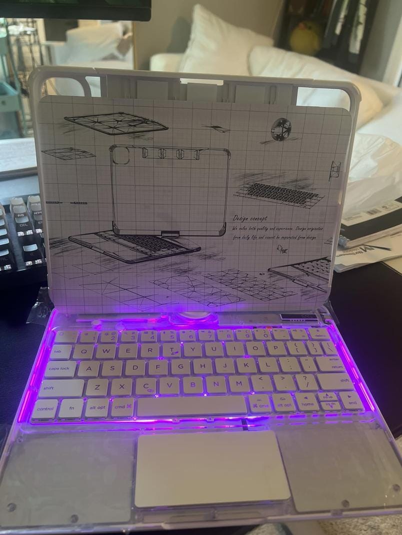 Customer photo review of Y2K Style Rotating iPad Keyboard Case