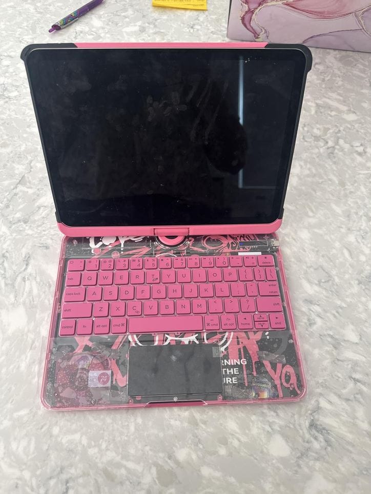 Customer photo review of Y2K Style Rotating iPad Keyboard Case