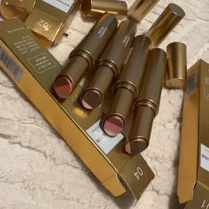 Customer photo review of Ombretti Stick Long Lasting Waterproof con Effetto Perlato