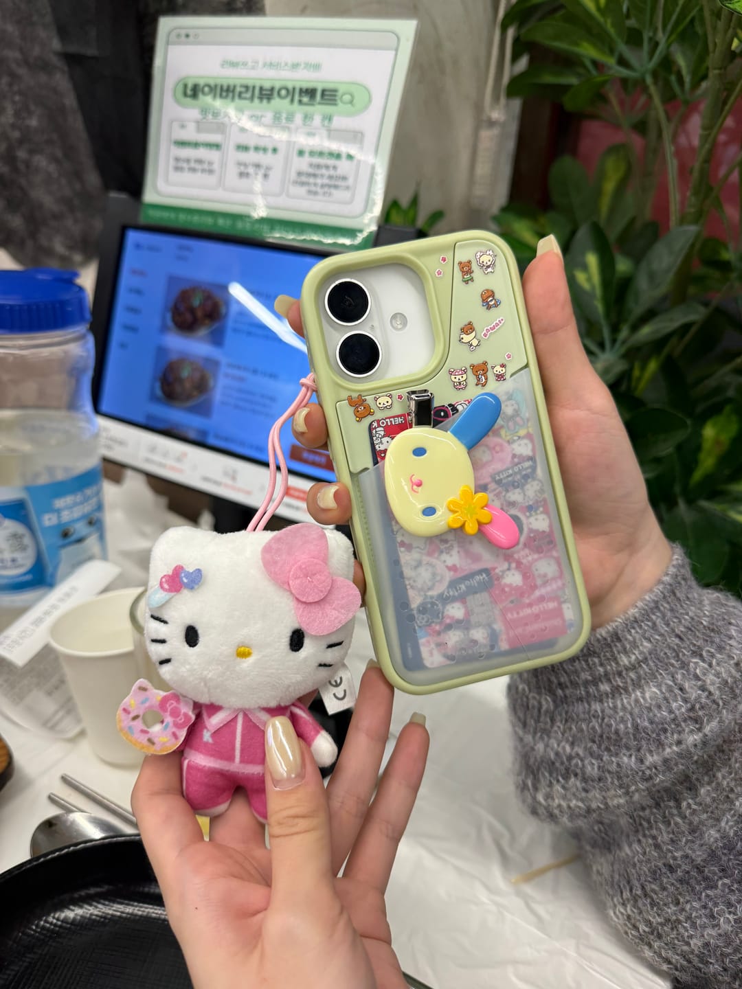 Customer photo review of Flex Pouch - iPhone 16