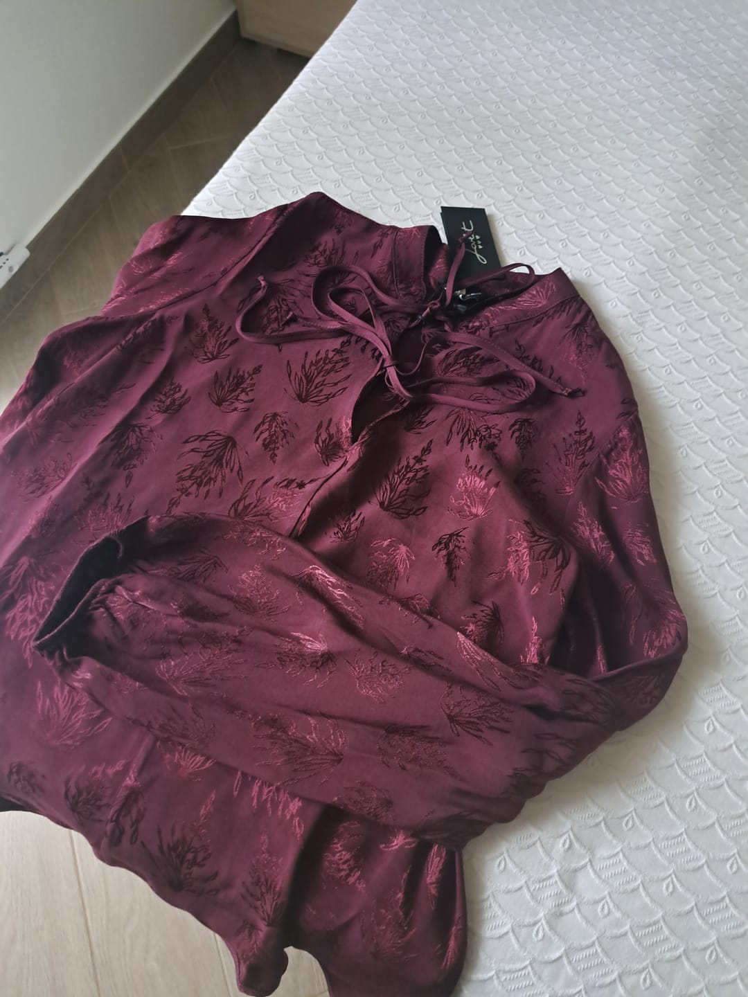 Customer photo review of BLUSA ANSEL BURGUNDY