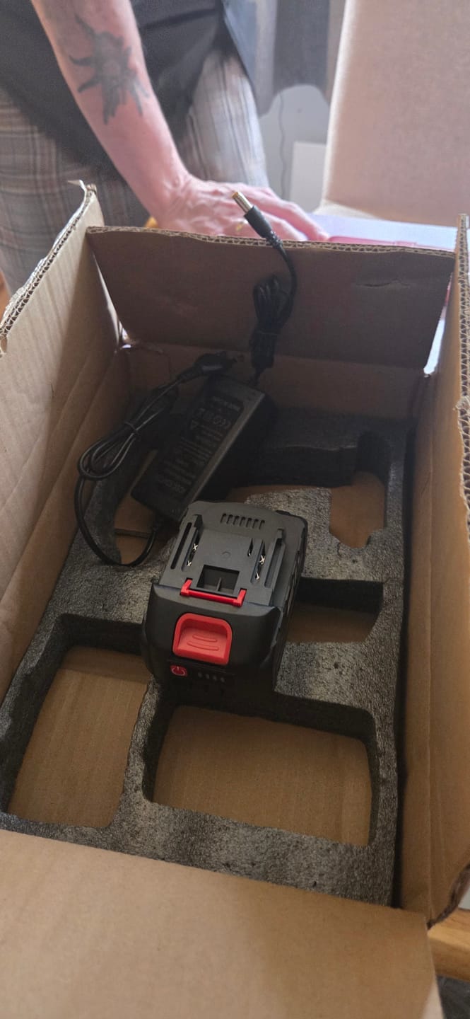Customer photo review of ONEVAN 30mm & 50mm Pruning Shears | 8" Chainsaw & 8" Pole Chainsaw | 510mm Hedge Trimmer Brushless Cordless 5‑Pc. Combo Kit (YOFIDRA Rechargeable Li-ion Battery (Negative Review Management Link))