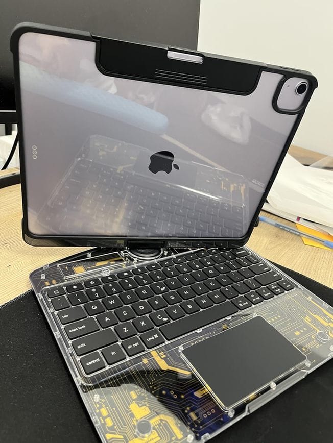 Customer photo review of Y2K Style Rotating iPad Keyboard Case