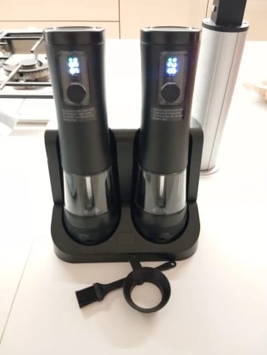Customer photo review of Cozymere Electric Salt & Pepper Grinder Set