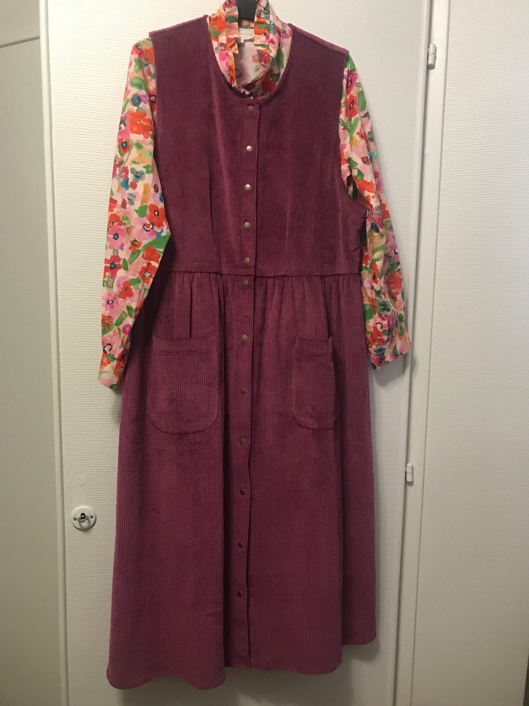 Customer photo review of Robe Pauline — Velours côtelé framboise