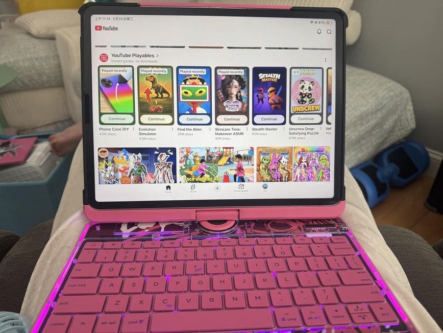 Customer photo review of Y2K Style Rotating iPad Keyboard Case