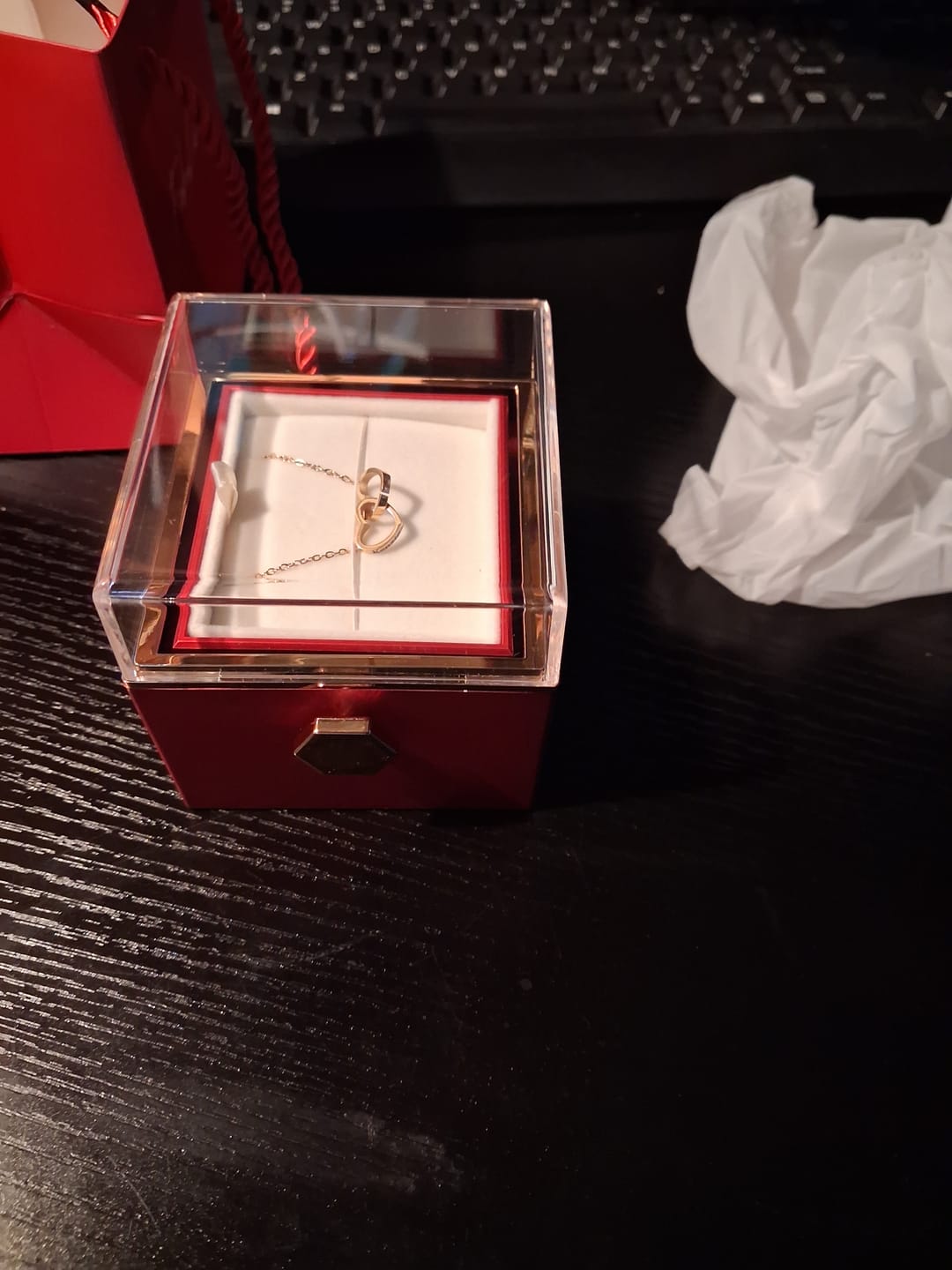 Customer photo review of Rotating Eternal Rose Gift Box