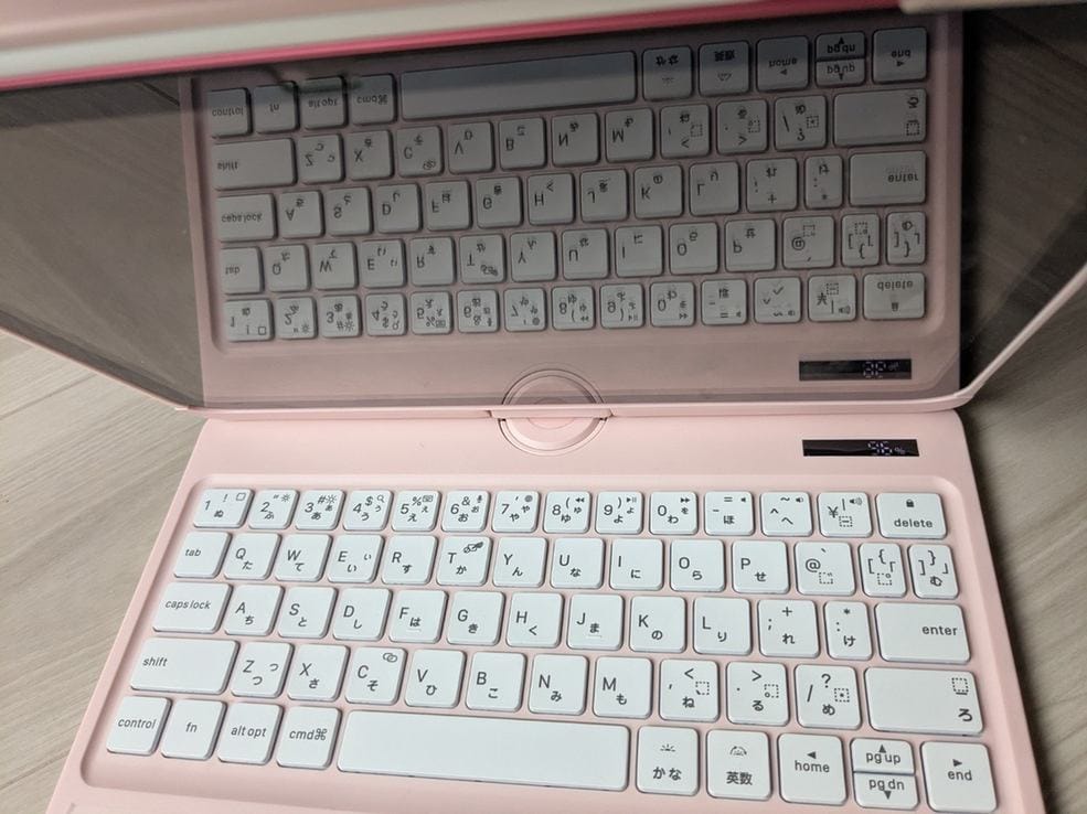 Customer photo review of Y2K Style Rotating iPad Keyboard Case