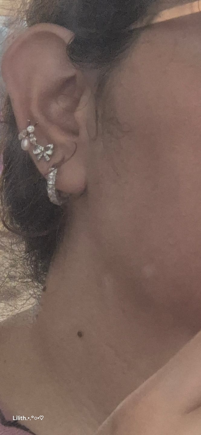 Customer photo review of Aretes Vivienne Plata