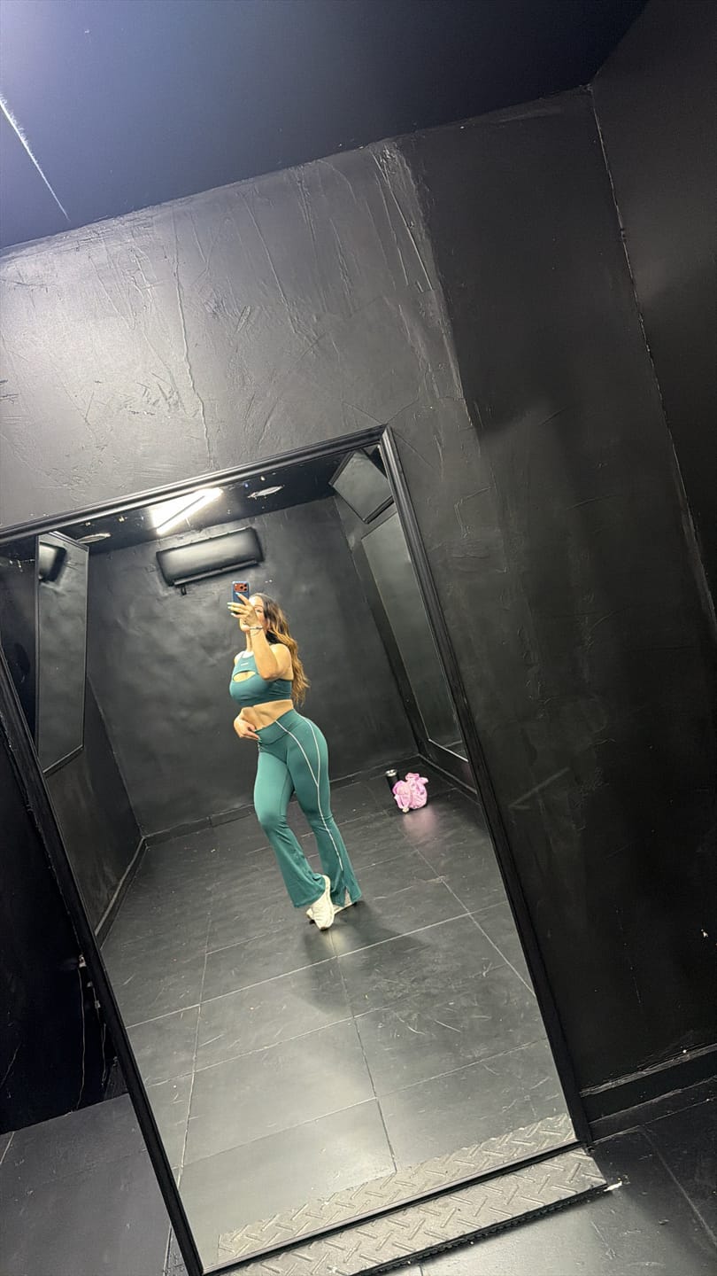 Customer photo review of W2085 - Elevate Flare legging (Short)