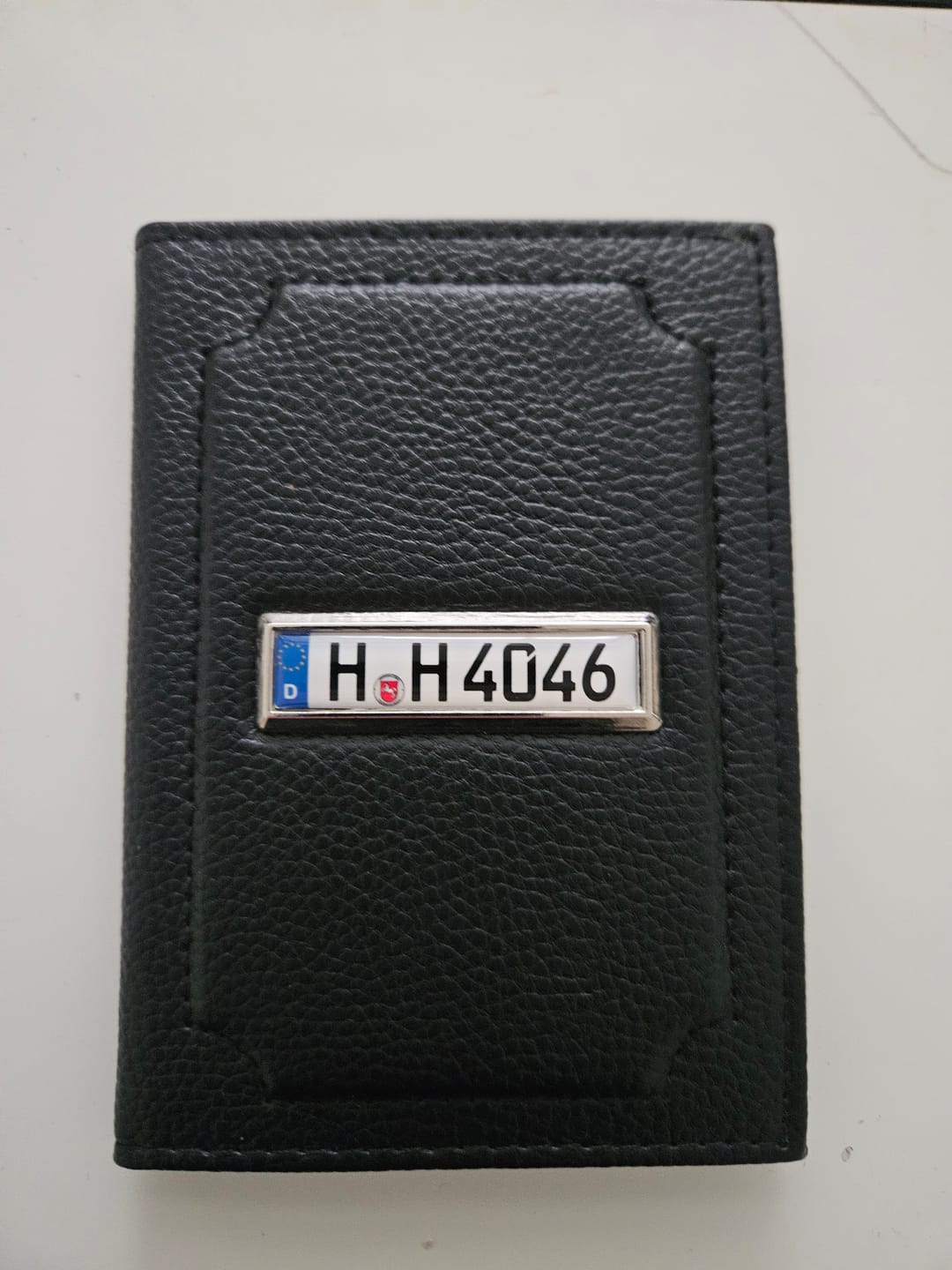 Customer photo review of Fahrzeugschein Hülle mit deutschem Kennzeichen – Kunstleder mit Kartenfächern