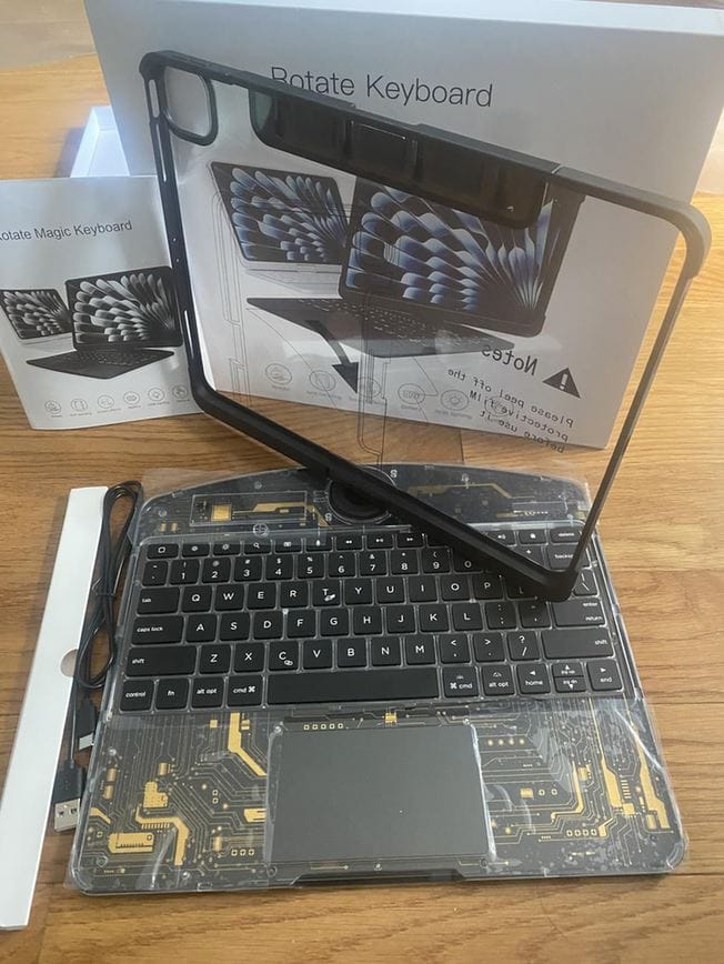 Customer photo review of Y2K Style Rotating iPad Keyboard Case