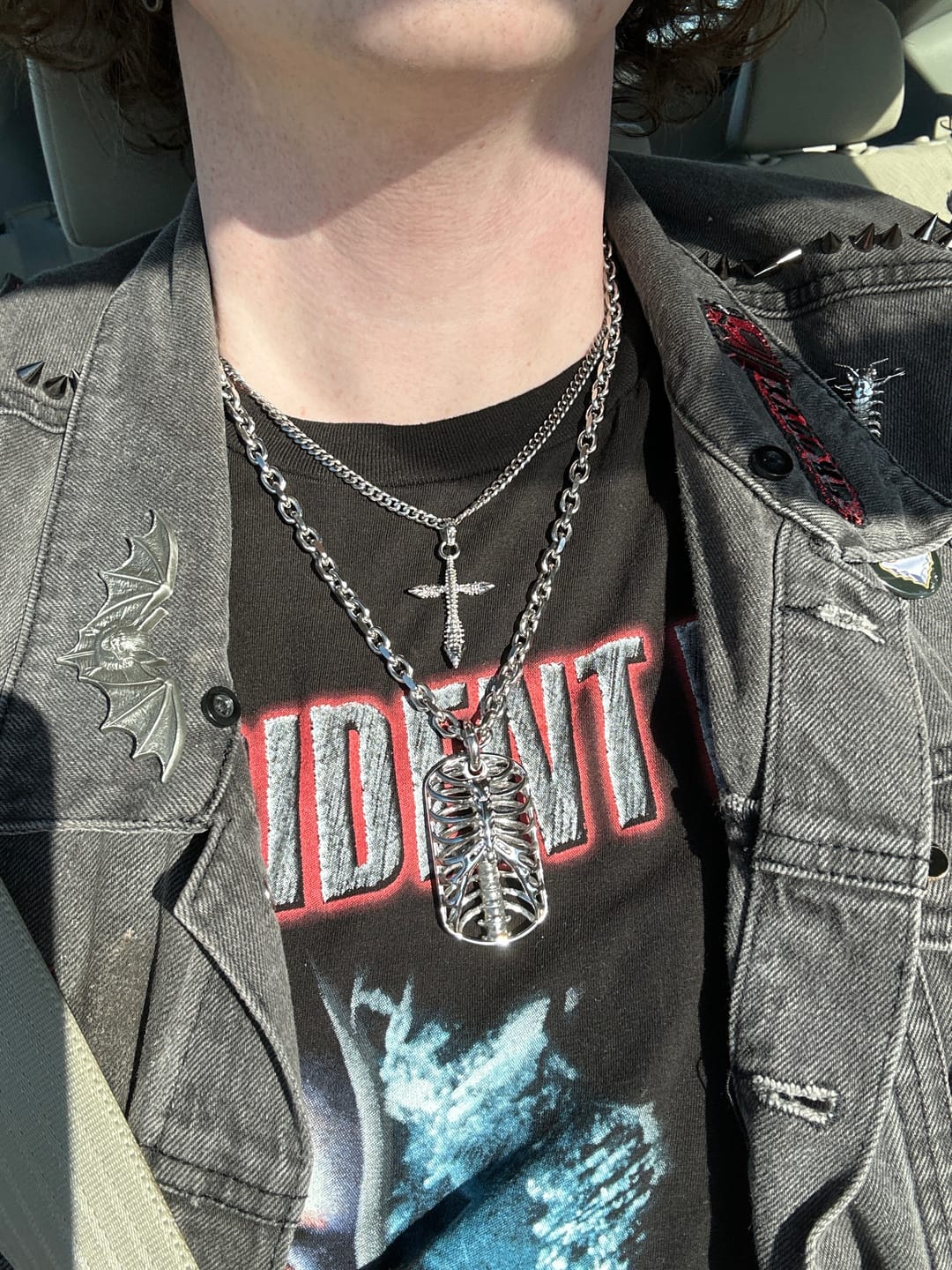 Customer photo review of RIBCAGE DOG TAG NECKLACE