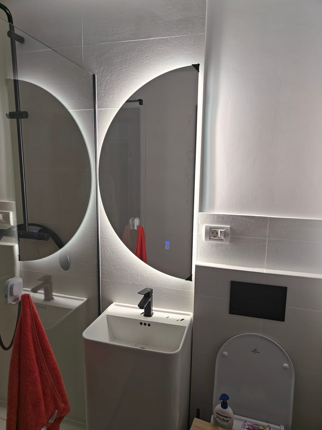 Customer photo review of Oglinda LED Semiluna / Semicerc D - Gama Reyze Ambient